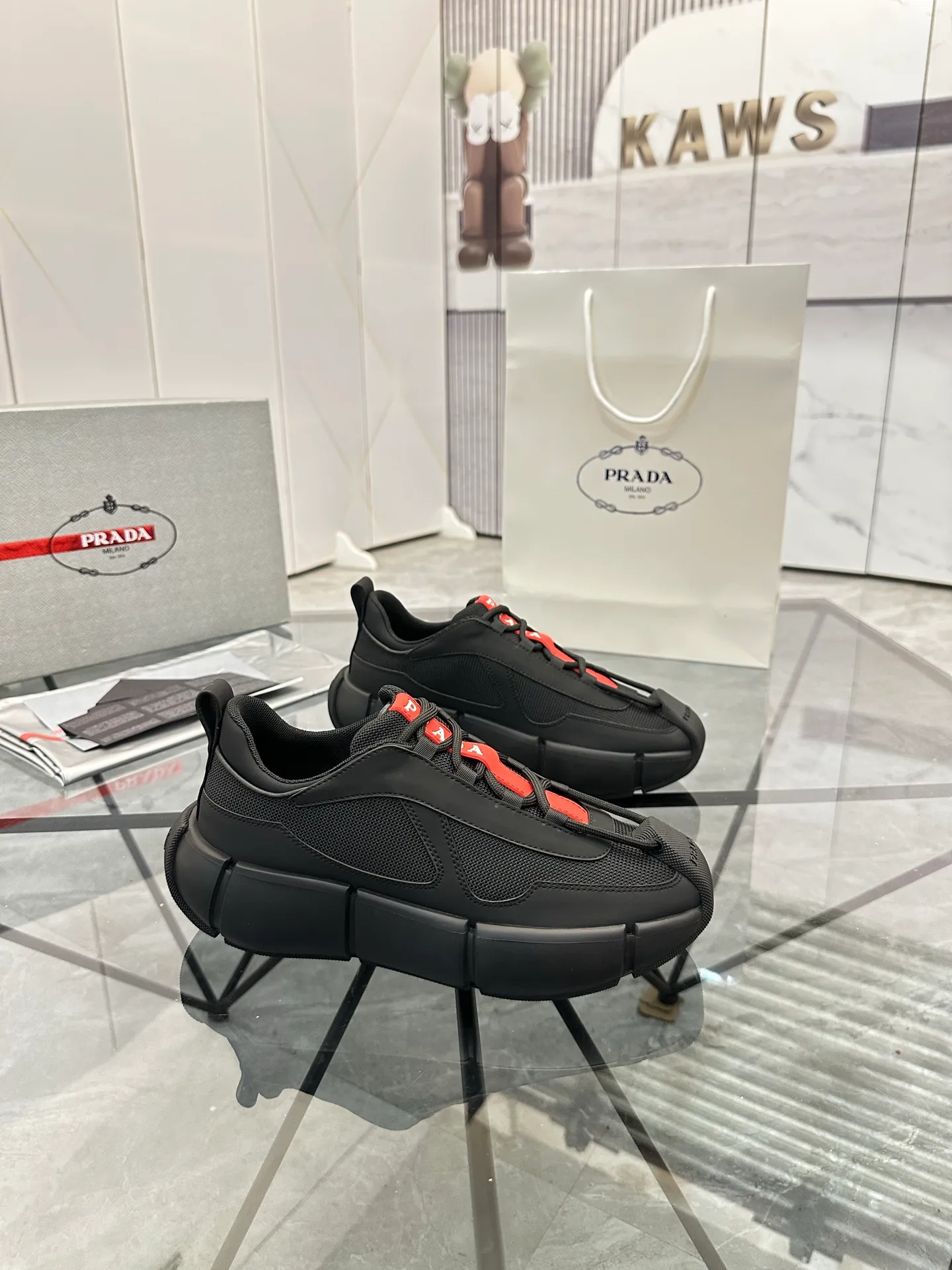 Men's shoes for sale 💰: 💰P540¥ High-end top quality Product trademark: Prada *"Prada*" low-top casual shoes Regular size: 38-45 (can be customized to 46) Product materials: upper imported first-layer cowhide spliced ​​with breathable mesh, breathable lining, cowhide foot pads, original ultra-light foam outsole. No.: 001